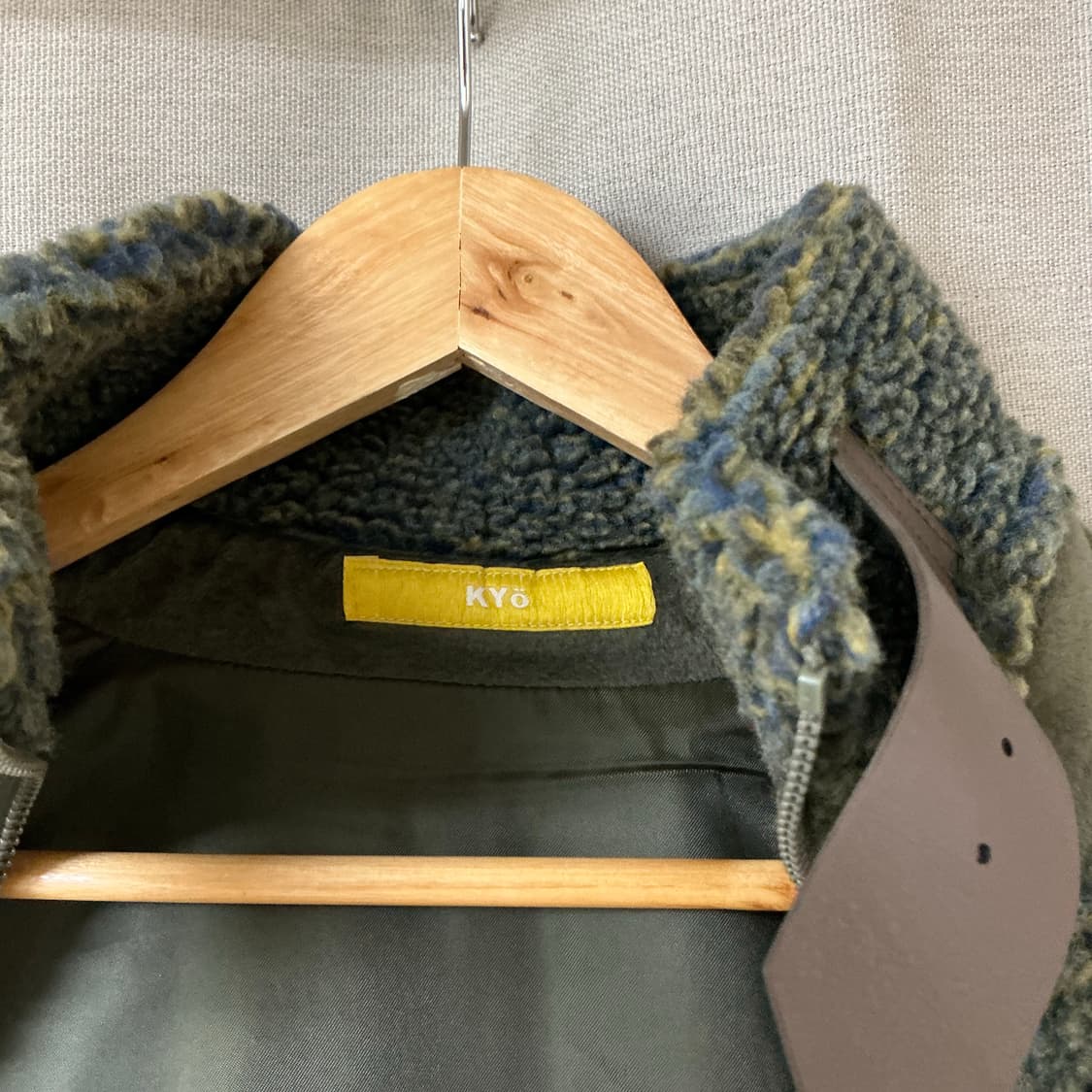 KYO 스포티 무스탕 트랙 자켓  카키(size 2) 상품이미지5