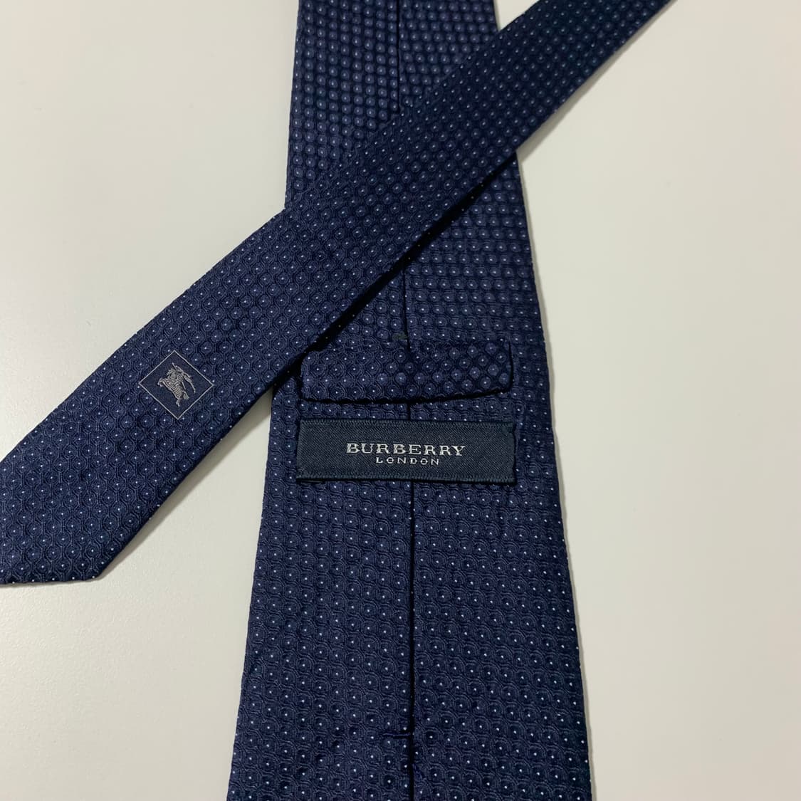 버버리(BURBERRY) 네이비 도트 명품넥타이 A+등급 9.4cm 상품이미지3