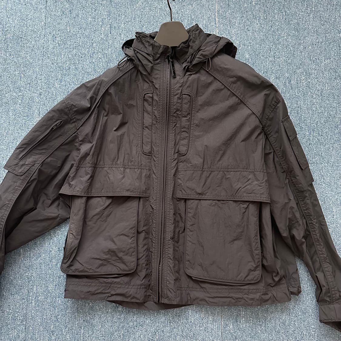 JUUN.J 준지 파이핑 디테일 미드렝스 점퍼 - 블랙 상품이미지1