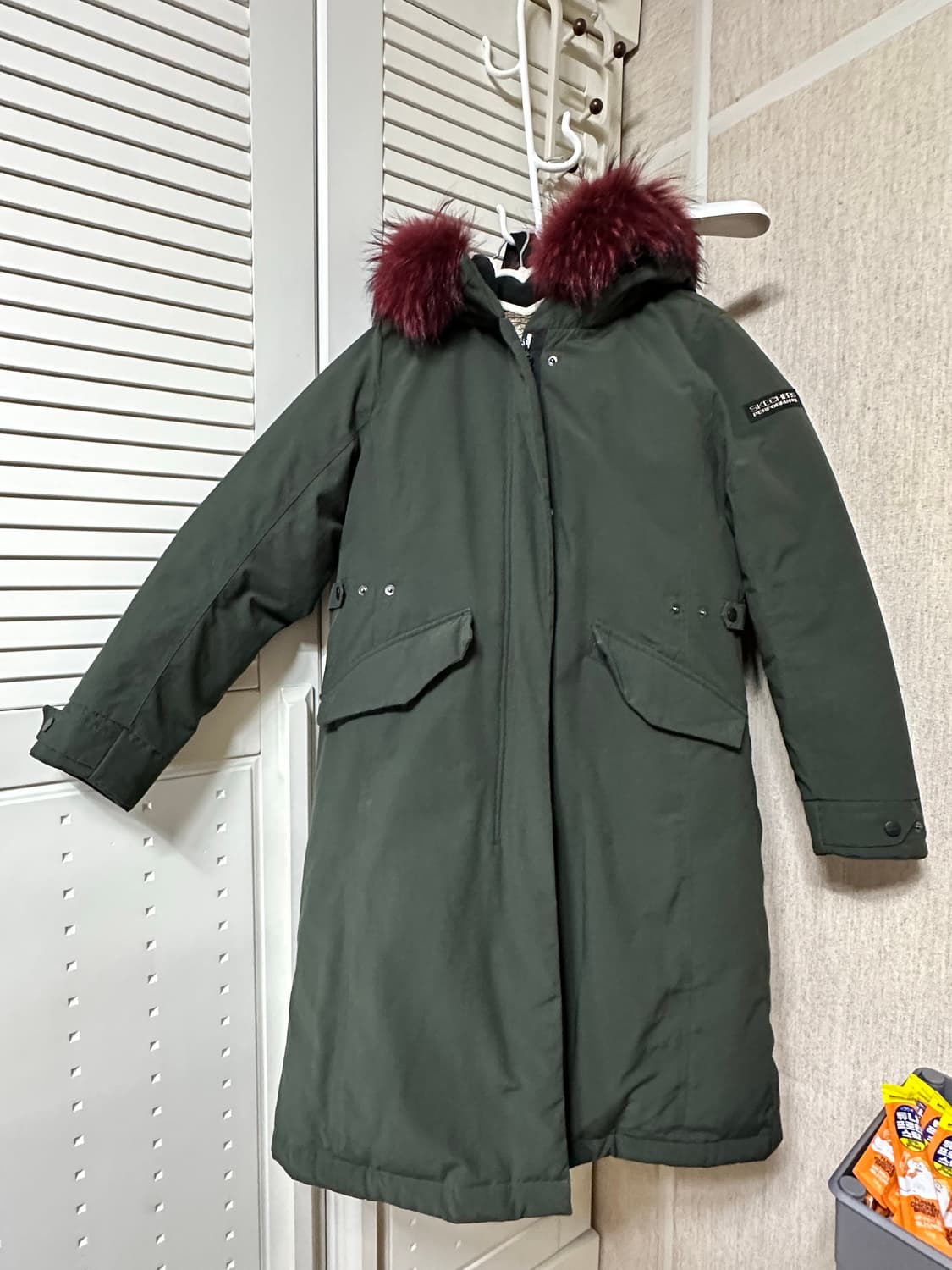 여성용 스케쳐스 롱 구스다운 너구리퍼 모자 롱 패딩 A급 +착샷 있음 상품이미지1