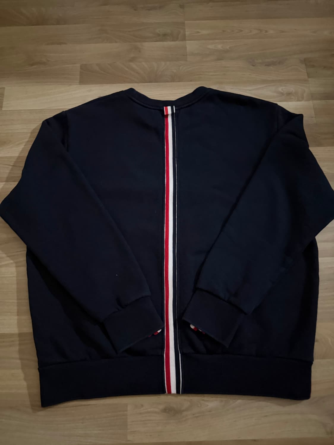 톰브라운 백삼선 맨투맨 네이비 4size 상품이미지2