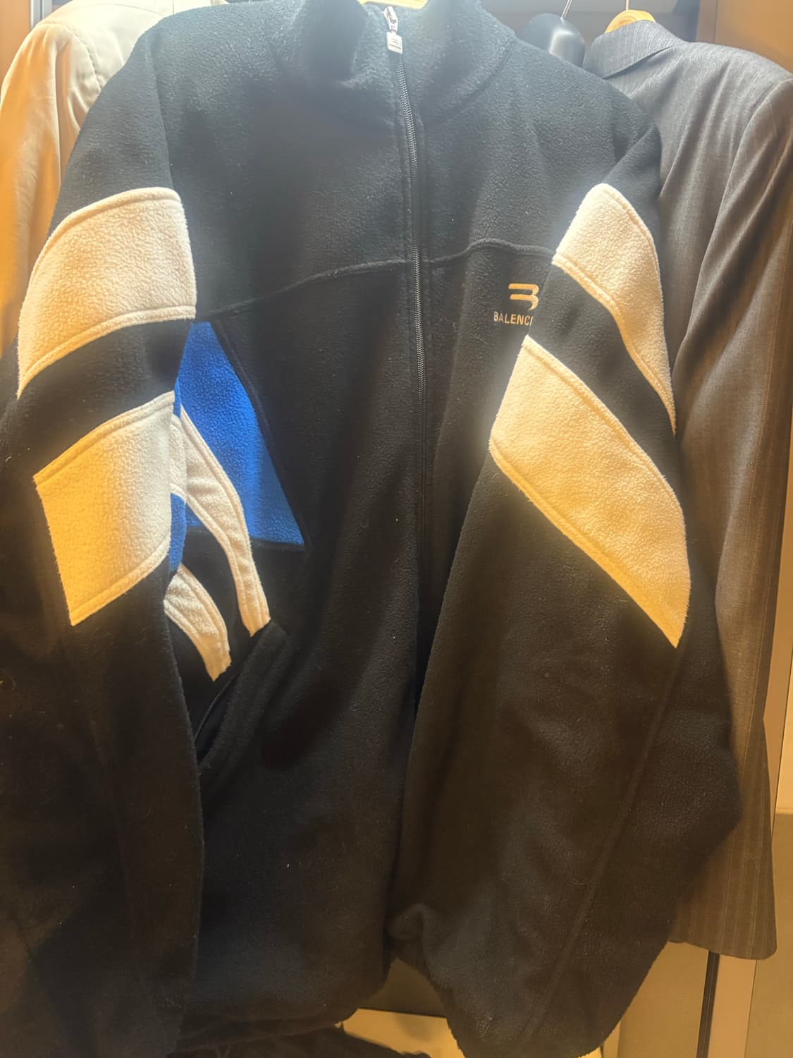 발렌시아가 후리스 트랙수트 150 판매합니다 m 상품이미지1