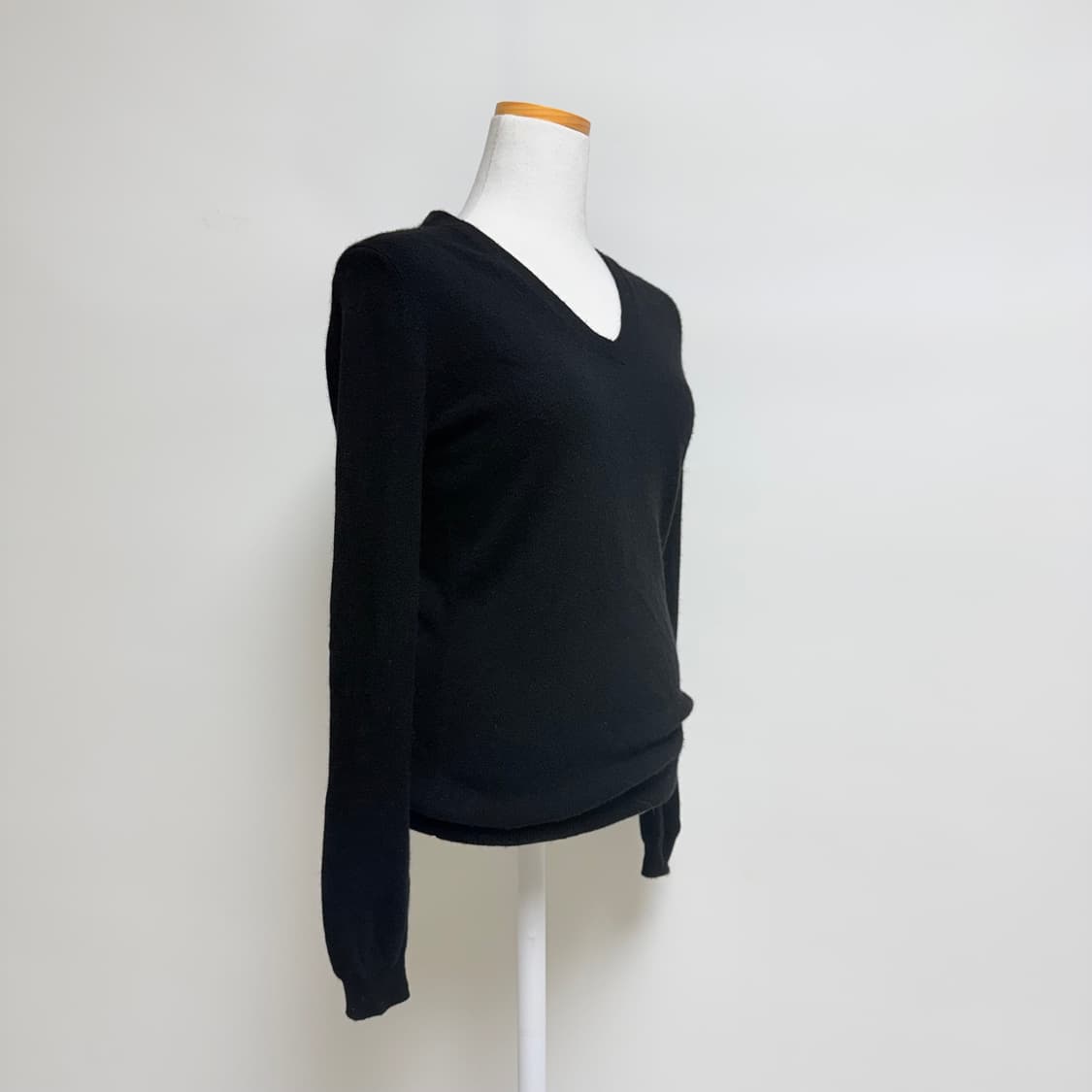 [캐시미어 100%] 유니클로 블랙 브이넥 니트 M 상품이미지2