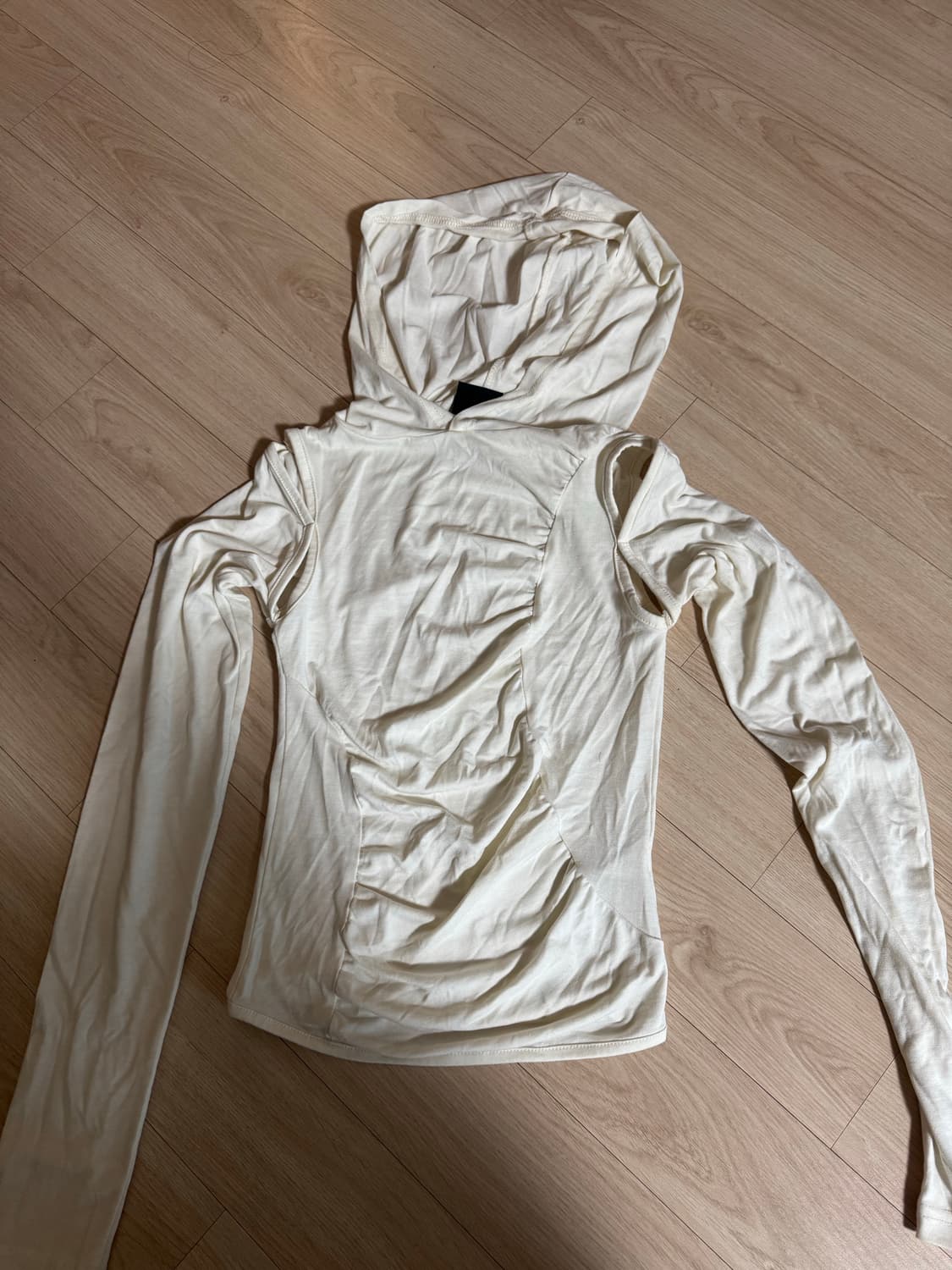 배디 컷아웃 셔링 후드 티셔츠 아이보리 상품이미지5