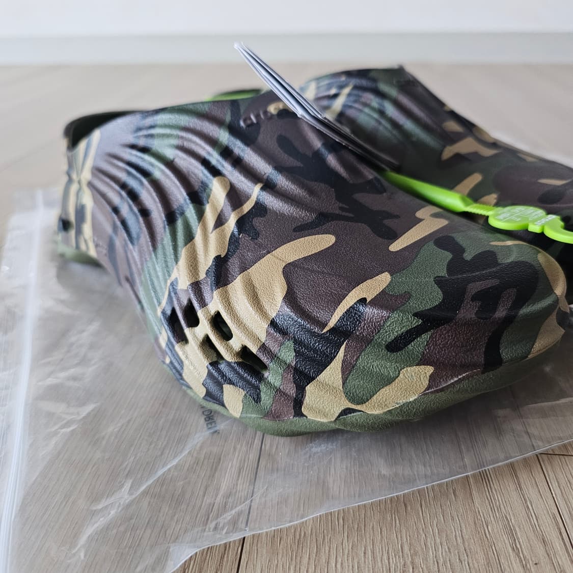 270 새제품) 크록스 에코 카모 웨이브 아미그린 국방 슬리퍼 샌들 상품이미지3