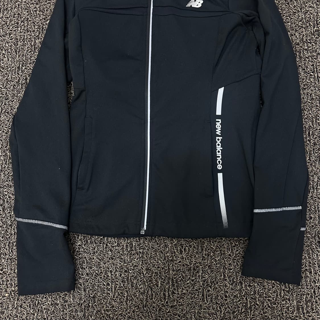 뉴발란스 여성 기능성 집업 져지 운동복 블랙 90(M) 상품이미지3