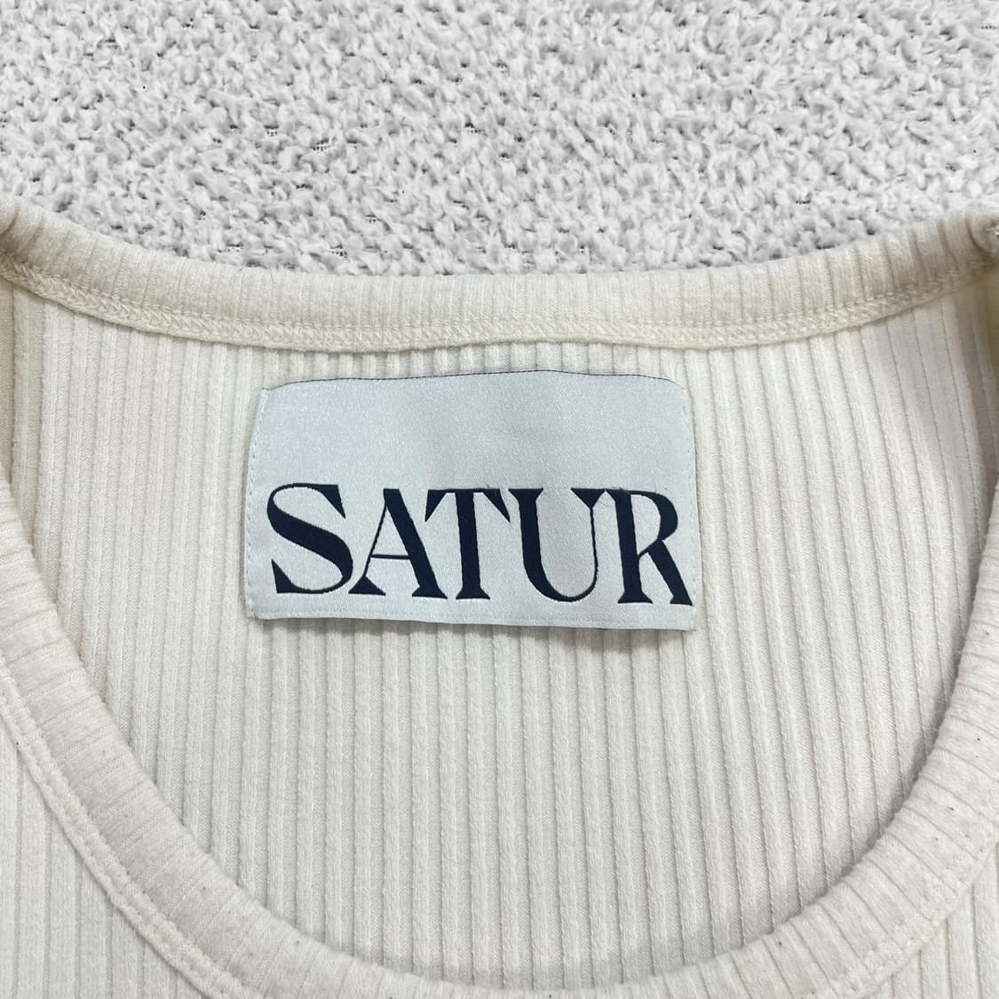 세터 Satur 올데이 아플리케 골지 슬리브리스 상품이미지3