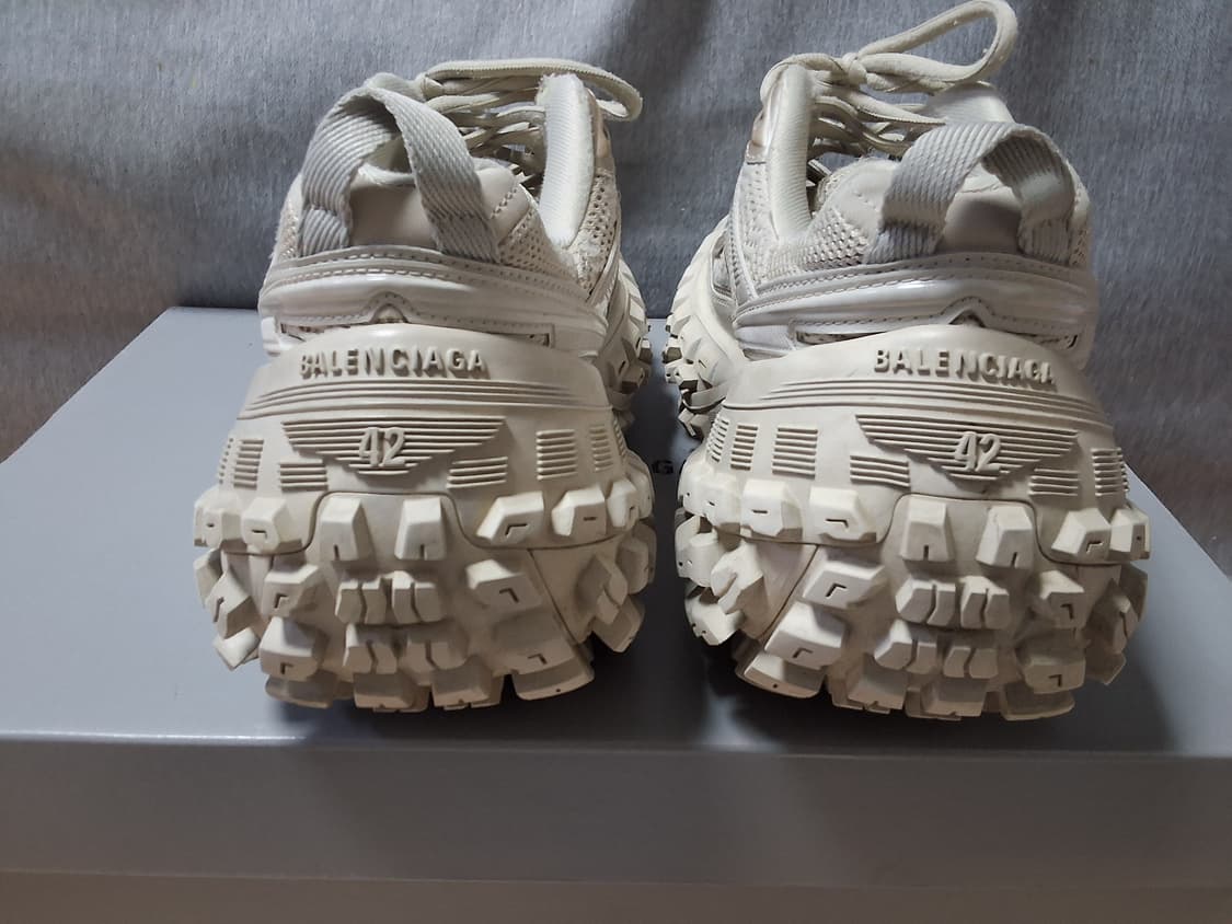 발렌시아가 디펜더 스니커즈 42 상품이미지5