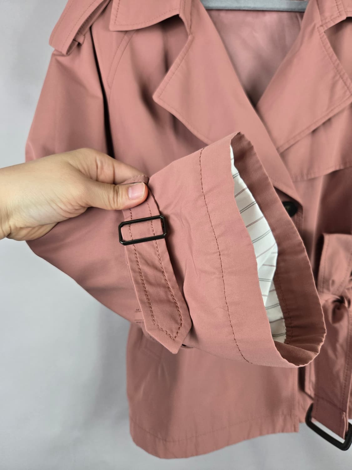 [무료배송]로엠 85-95-160 여성 루즈핏 숏 트렌치코트 핑크 상품이미지4