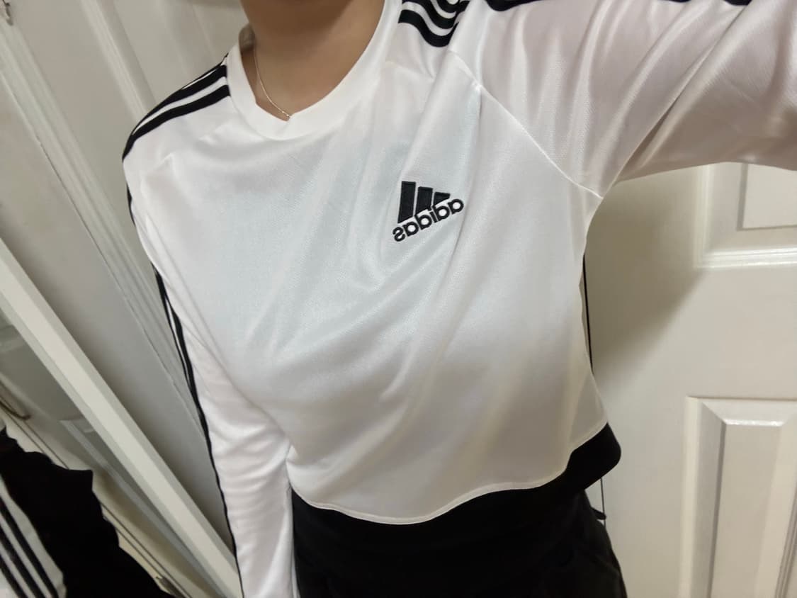 아디다스 흰검 크롭 롱슬리브 상품이미지4