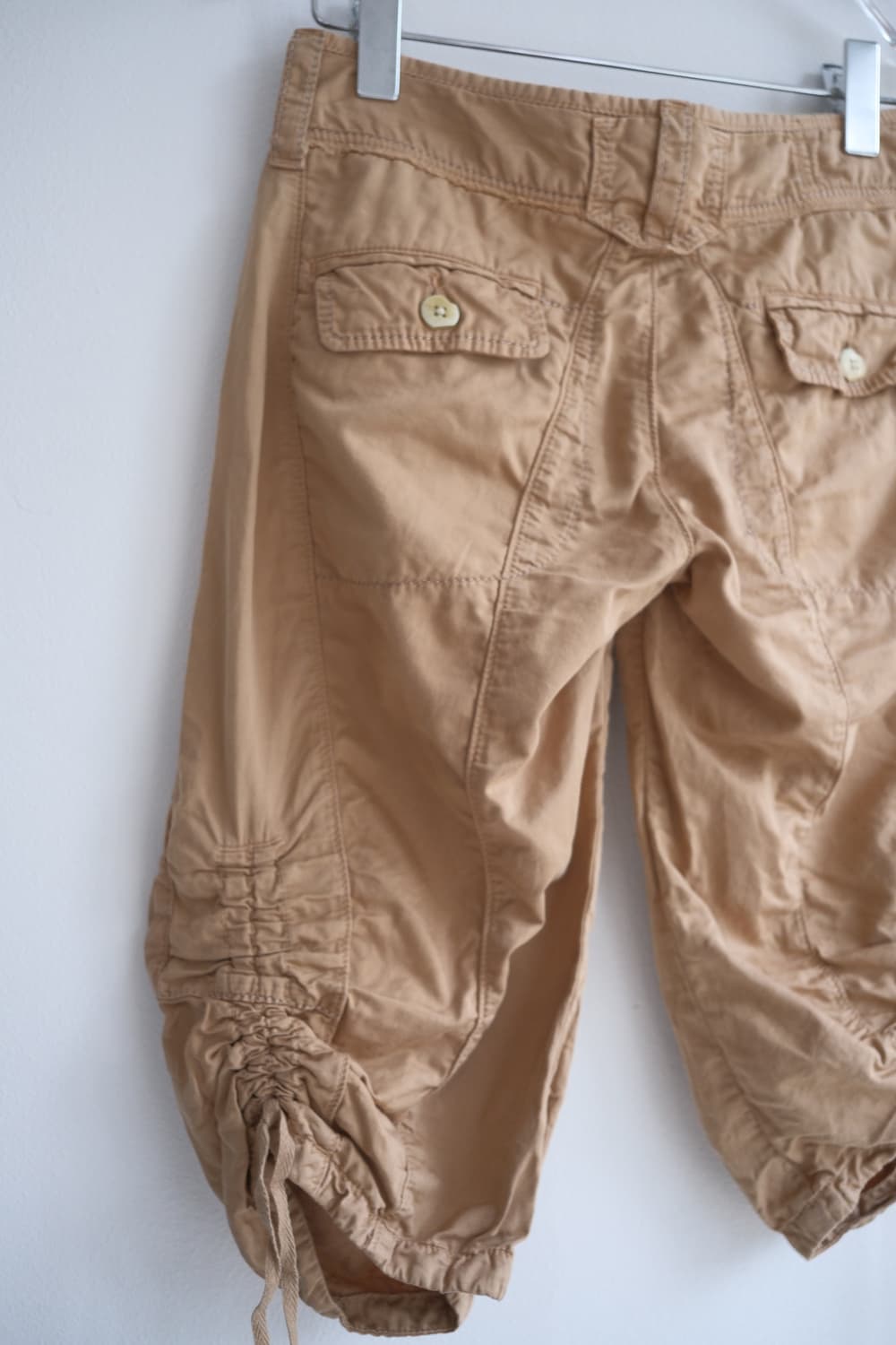 Broken button detailed cargo capri pants 상품이미지8