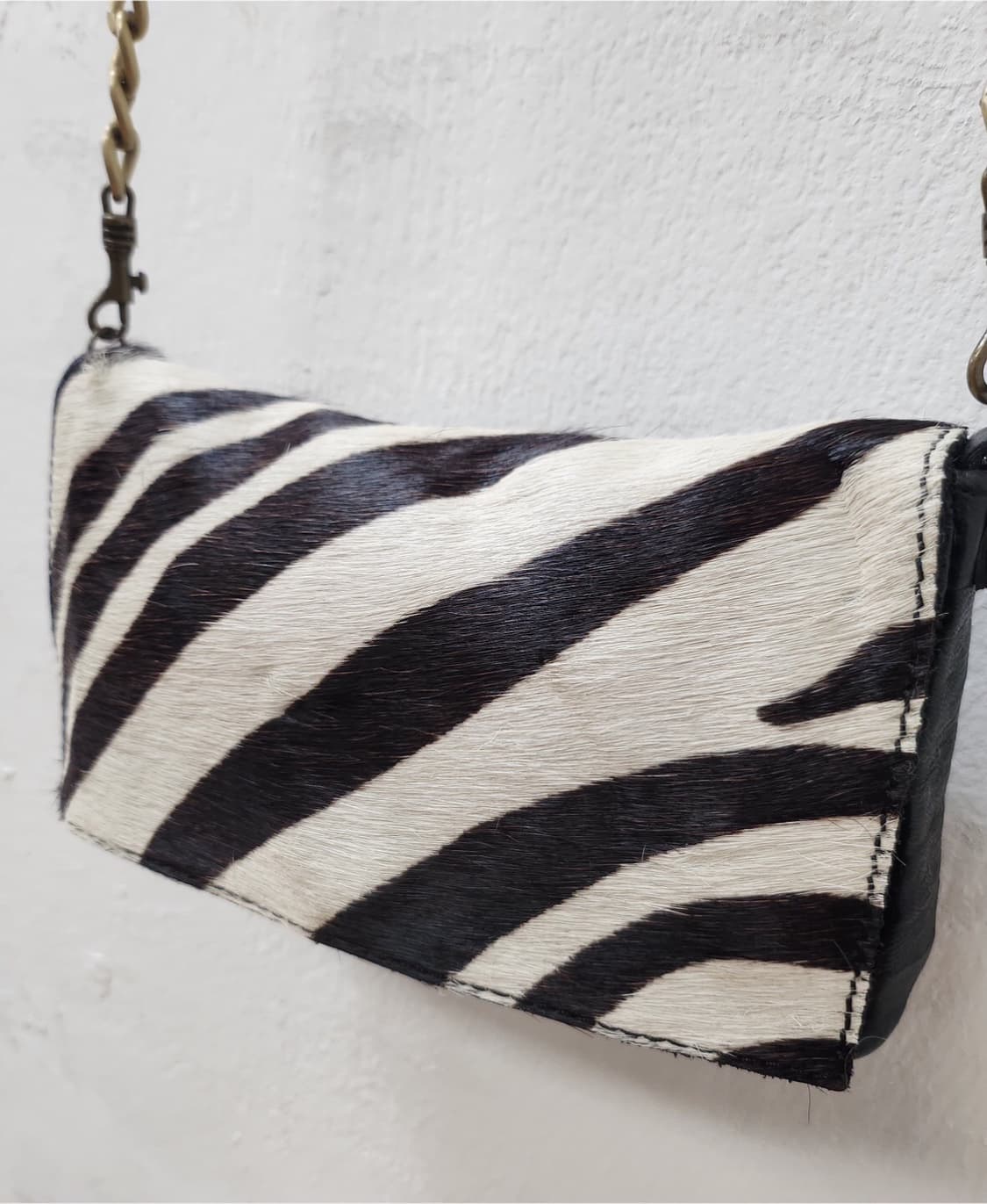 Theory 띠어리 올드라인 송치 천연 양피 크로스백 상품이미지1