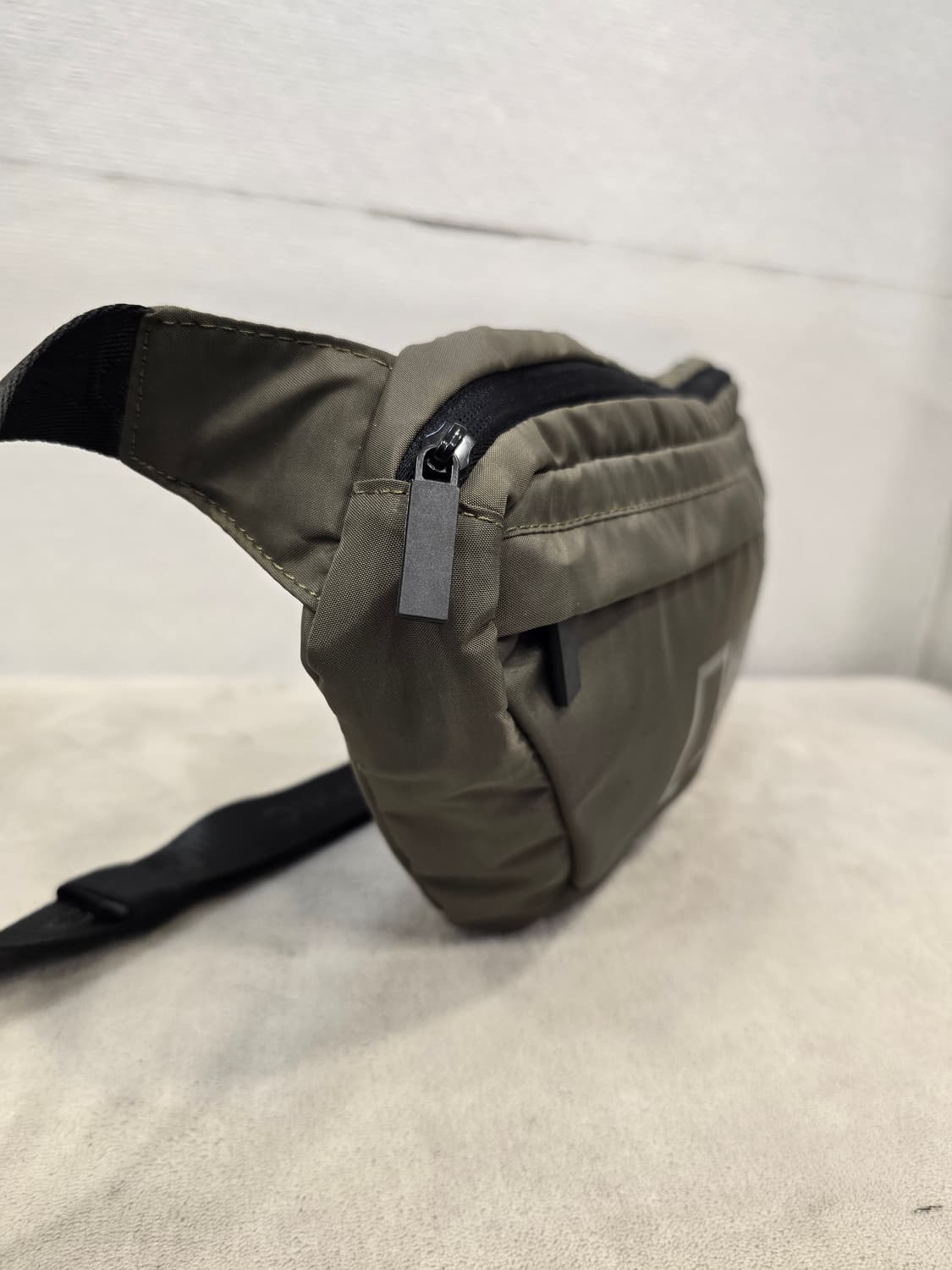 거의새거) 내셔널지오그래픽 빅로고 바디백 슬링백 크로스백 상품이미지4