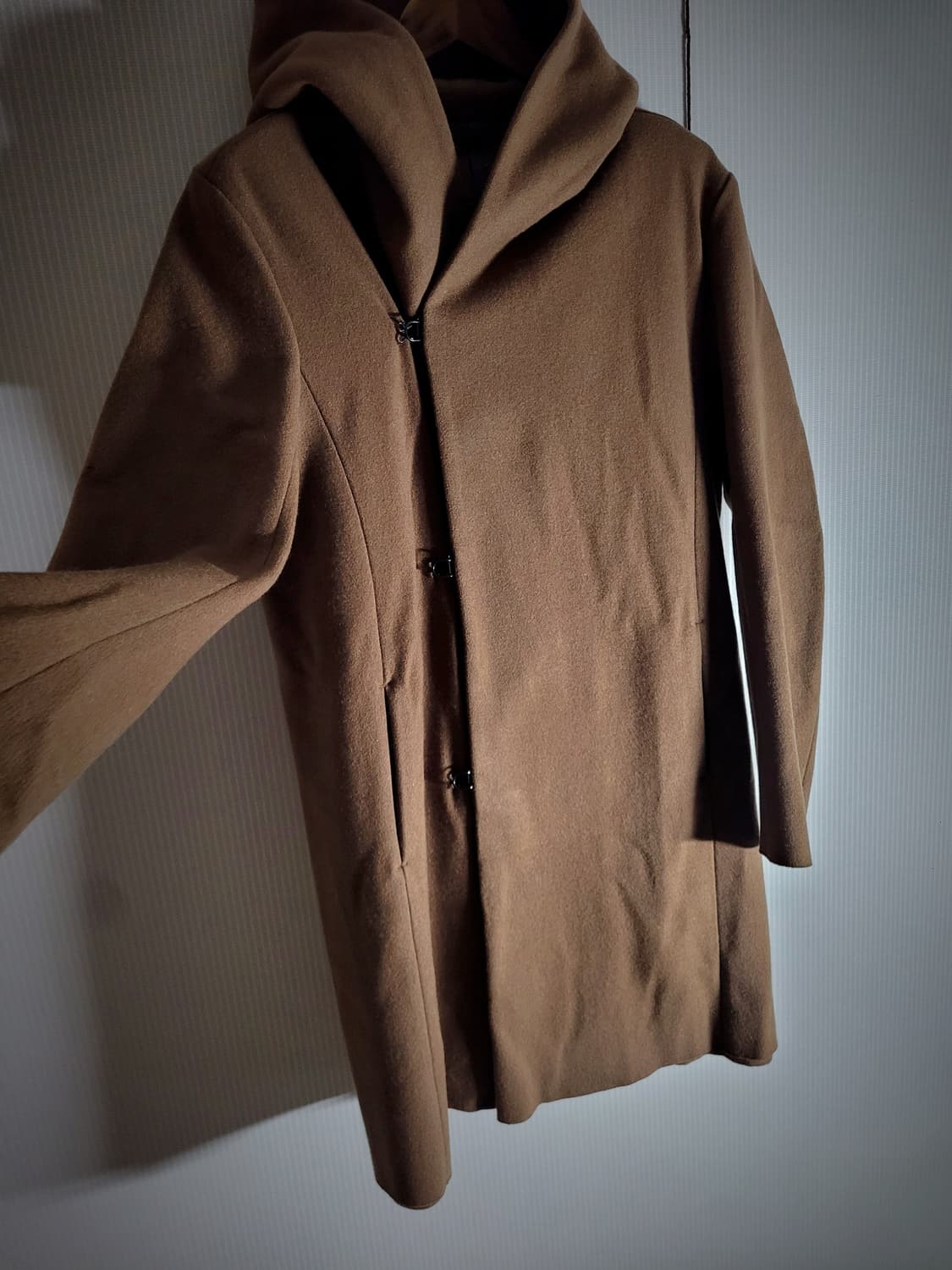 카즈유키 쿠마가이 후크 울 코트 상품이미지5