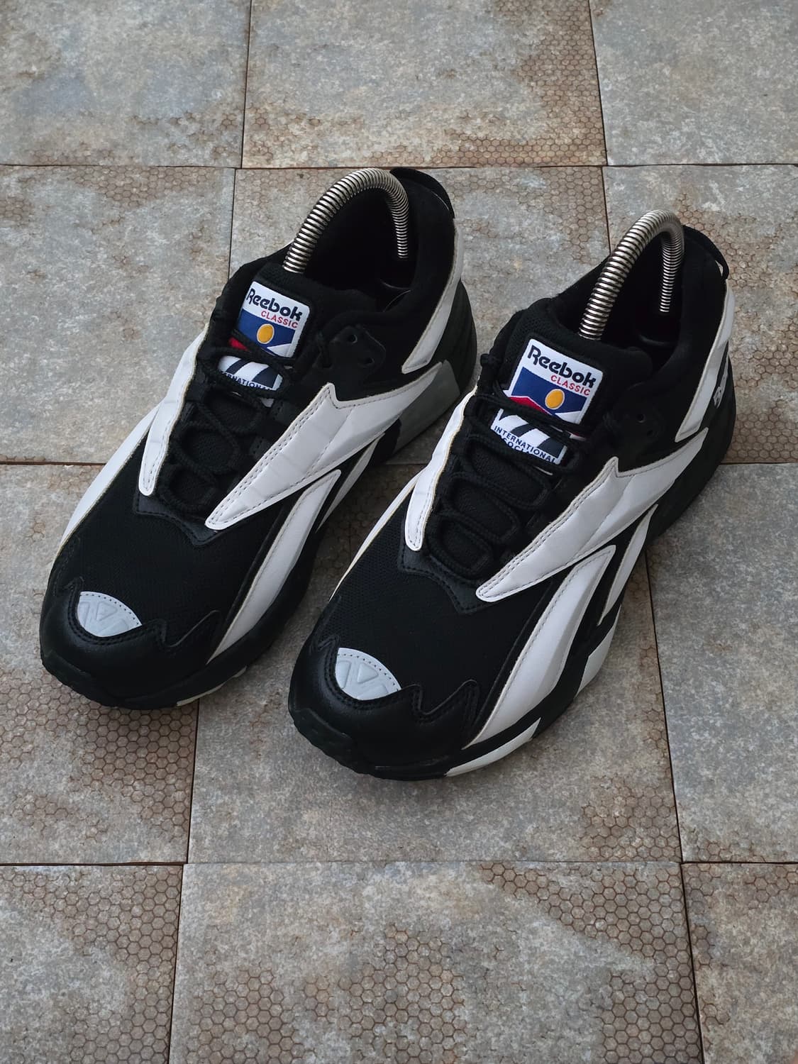 (255)리복 인터벌 96 블랙 화이트 상품이미지1