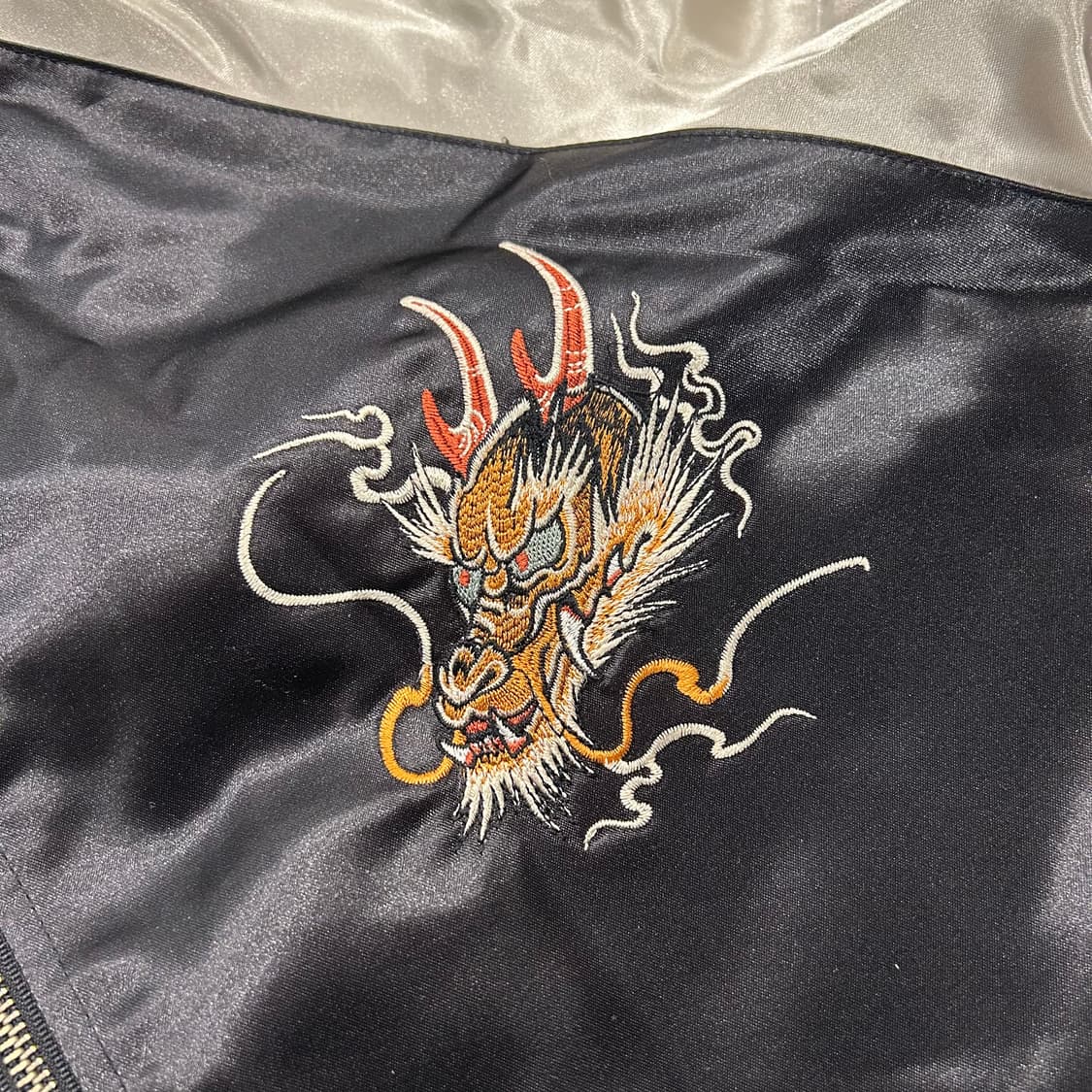 [48] UNDERAIR 용 자수 블랙/화이트 봄버 자켓 B204 상품이미지4