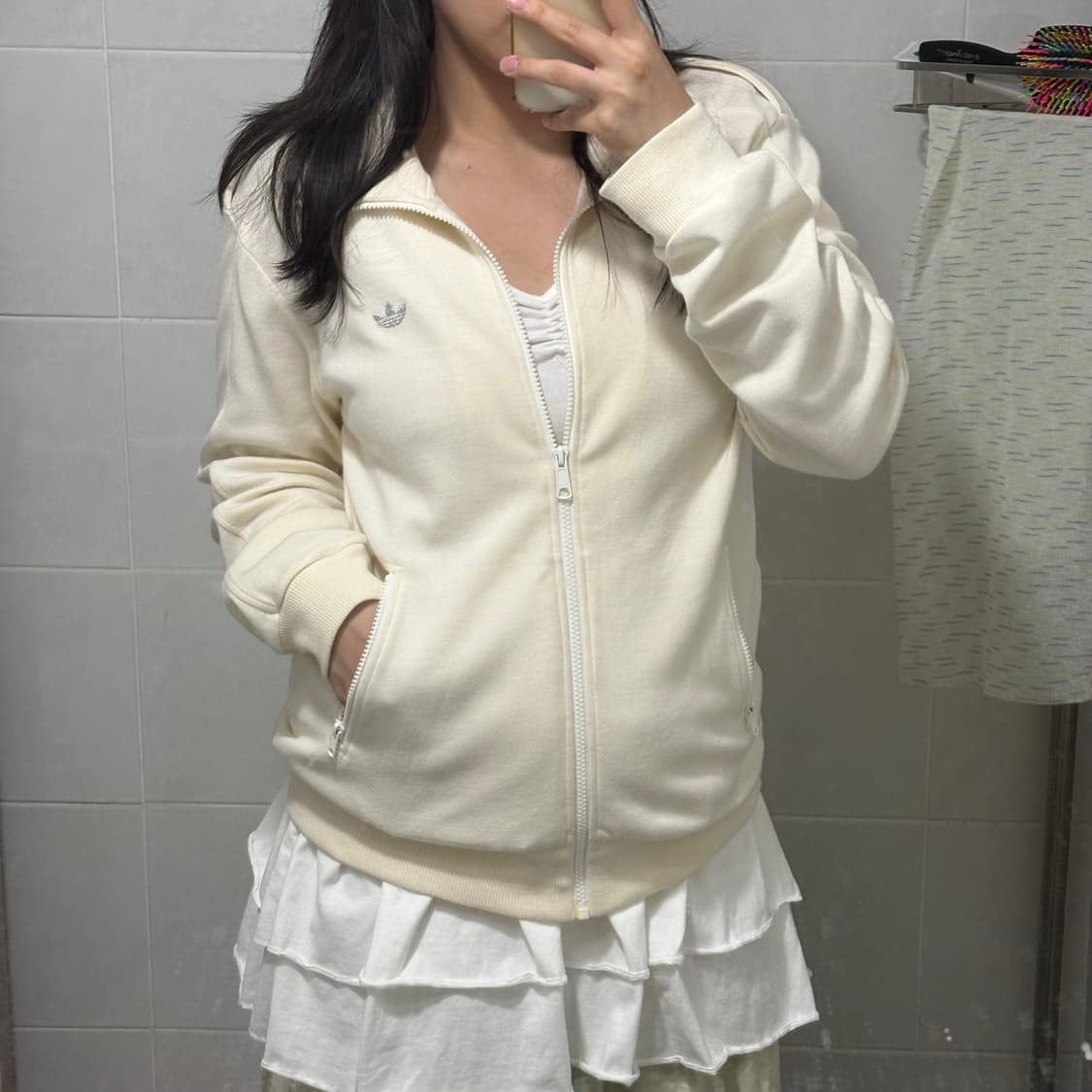 가격 제안글) 아디다스 실버로고 크림 집업 ⭐️유일매물⭐️ 상품이미지2