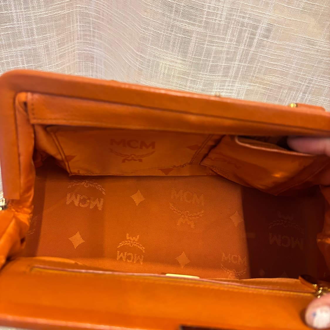 정품 MCM 금장 토트백     상품이미지8