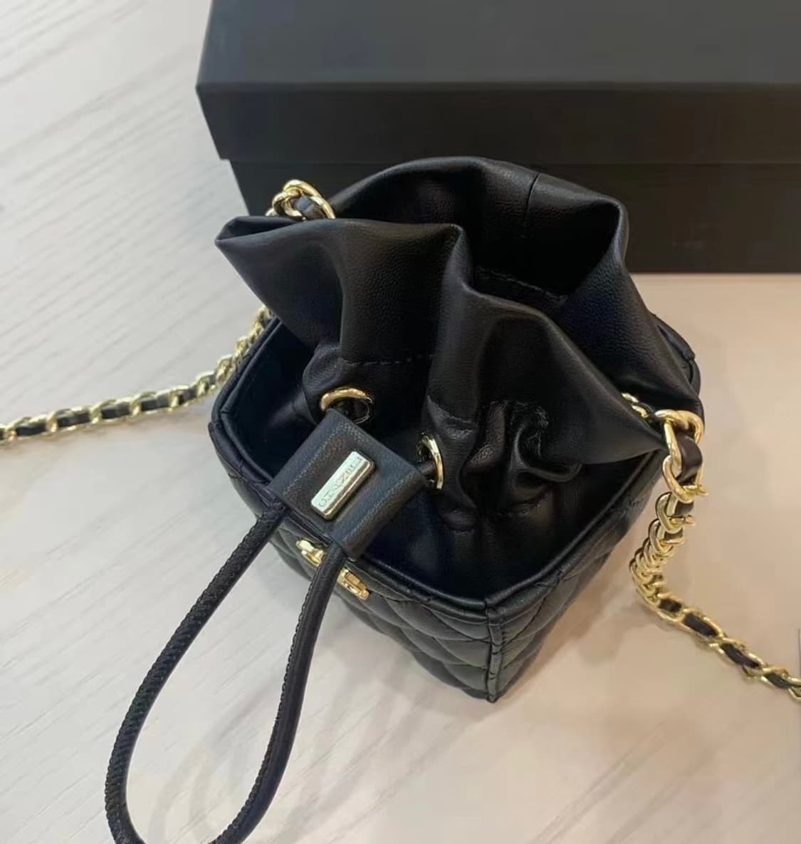 샤넬 뷰티 노벨티 미니 버킷백  상품이미지3