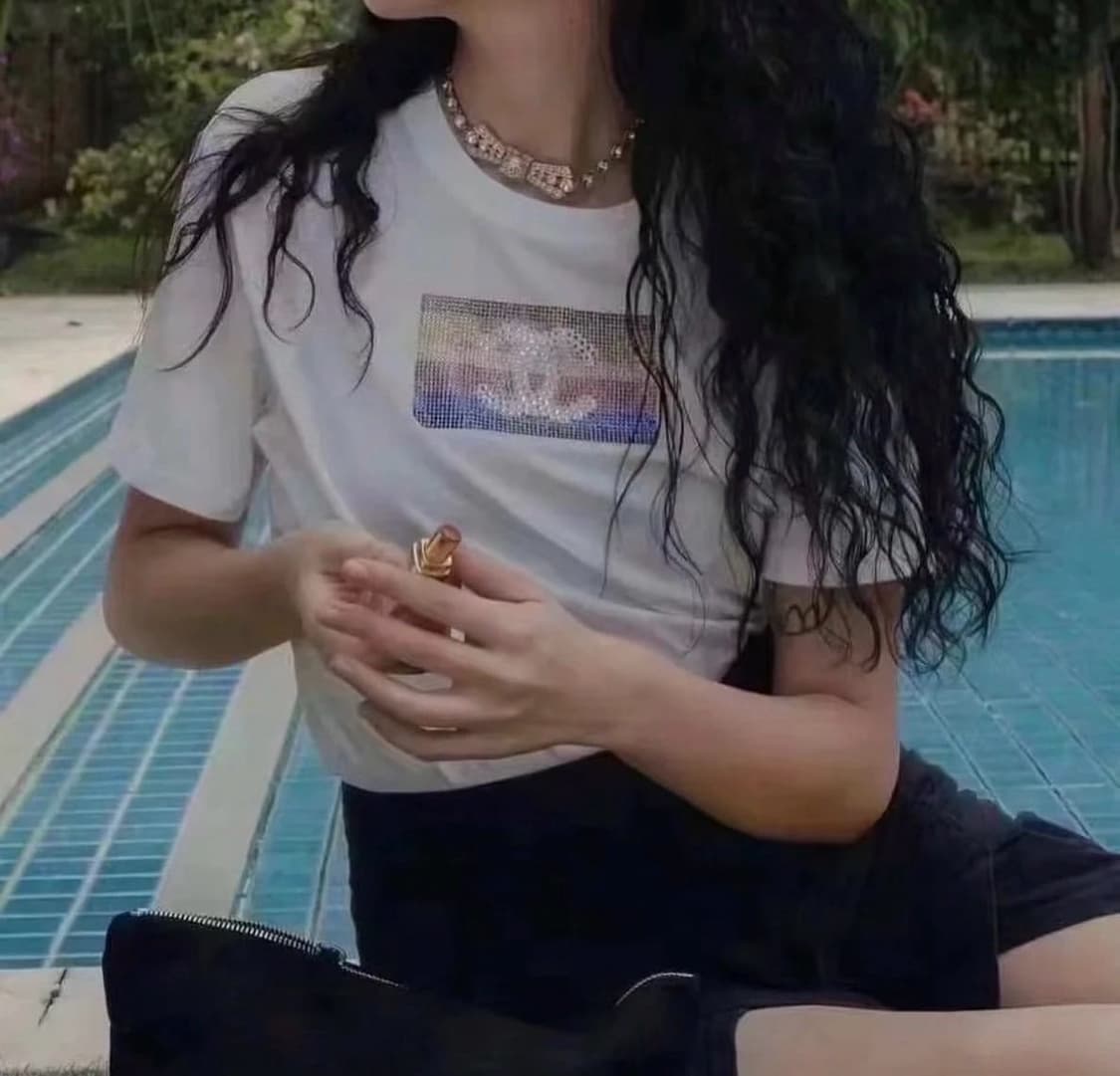 샤넬뷰티 리미티드 스와로브스키 
로고 티셔츠 + 파우치 세트 기프트팩 상품이미지6