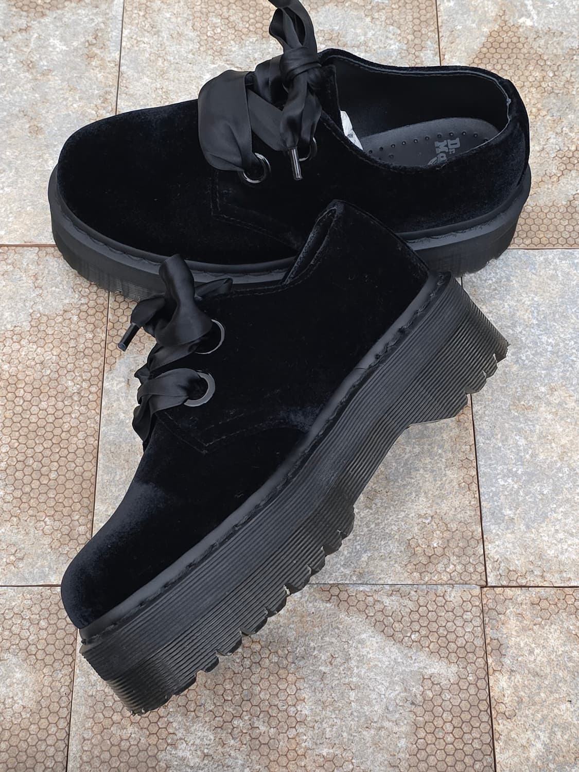 (230)닥터마틴 홀리 블랙 벨벳 플랫폼 구두 상품이미지5