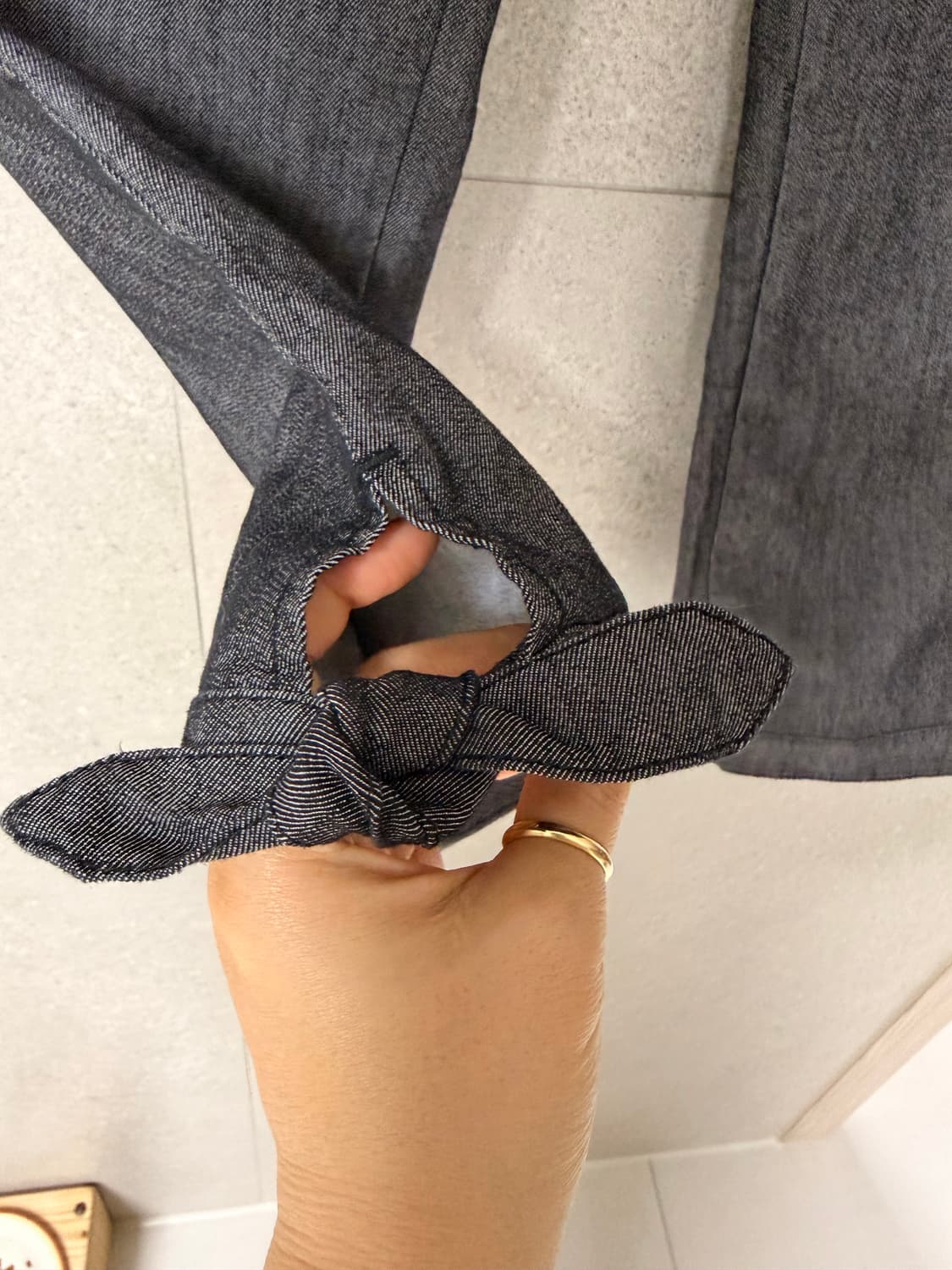 챠콜 그레이 7부 카프리팬츠 리본 블랙데님느낌 면바지 상품이미지2