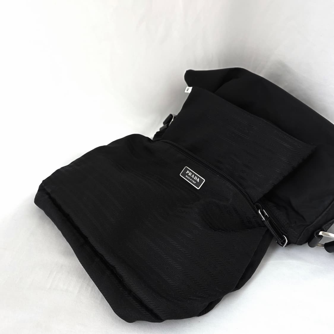 [정품 PRADA] 프라다 투포켓 지퍼 나일론 메신저백 크로스백 라지 상품이미지8