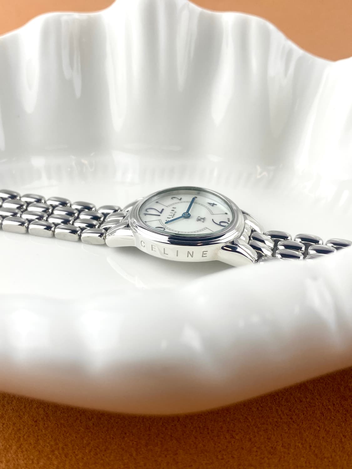 CELINE round shell steel watch 상품이미지4