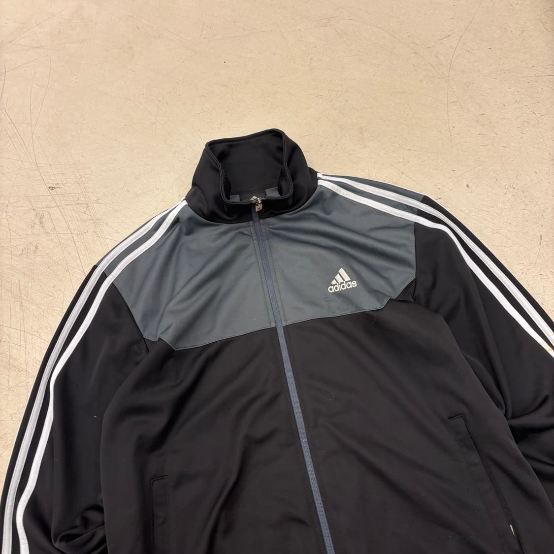 아디다스 투톤 이큅먼트 트랙탑 져지 상품이미지2