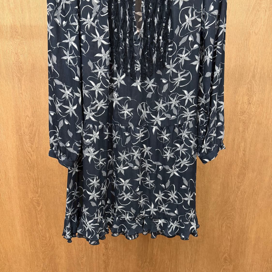 쟈딕 앤 볼테르 실크 미디 원피스 플로럴 프린팅 레이스 플리츠 장식 블랙 상품이미지5