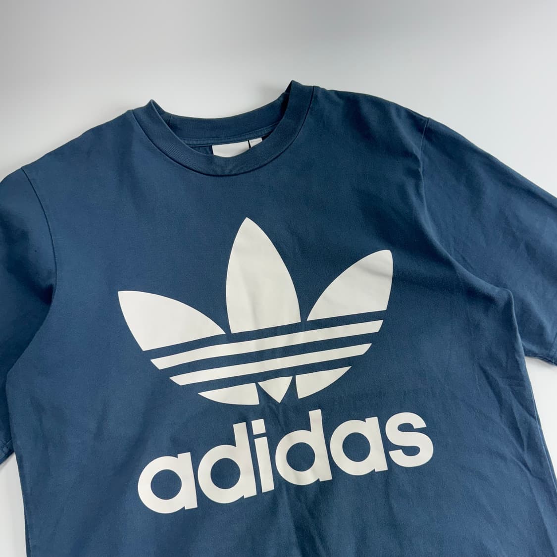 Adidas 아디다스 빅 파이어 로고 네이비 반팔 상품이미지4