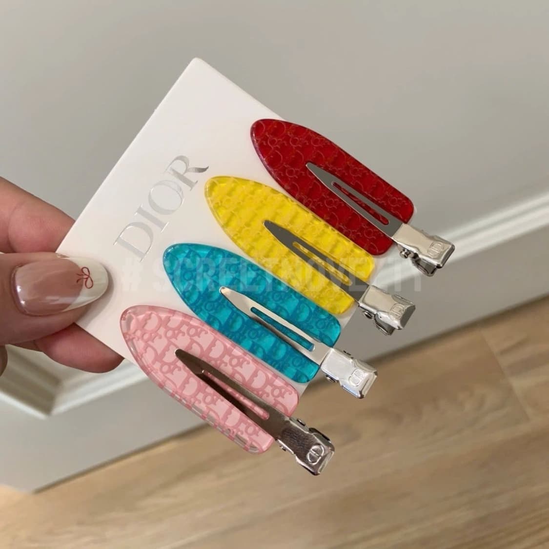 디올뷰티 헤어클립 레드 세트 (2ps) 상품이미지7