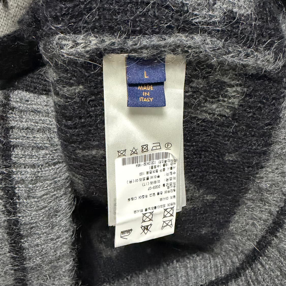 [S+급/L] 루이비통 모노그램 모헤어 가디건 블랙 상품이미지8