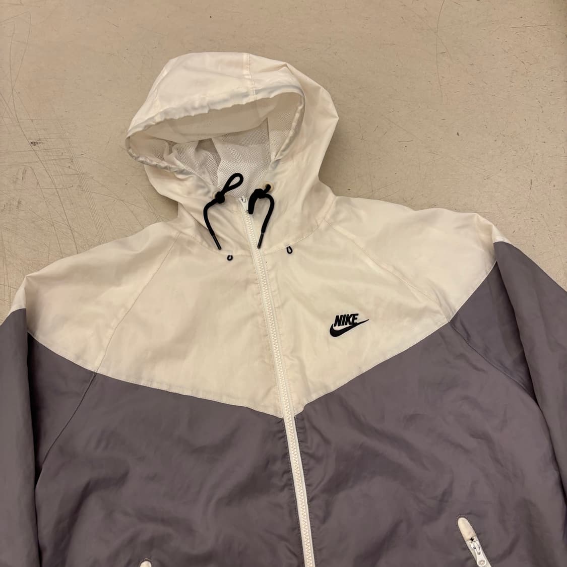 나이키 퓨추라 투톤 러닝 바람막이 상품이미지2