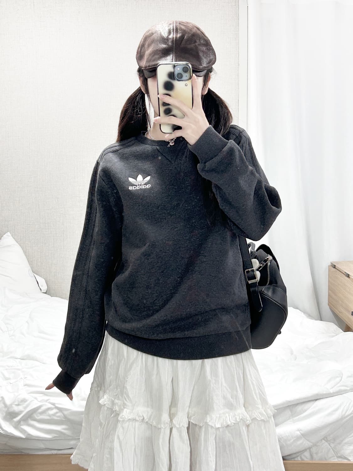 아디다스 자수로고 차콜 삼선 맨투맨 상품이미지3