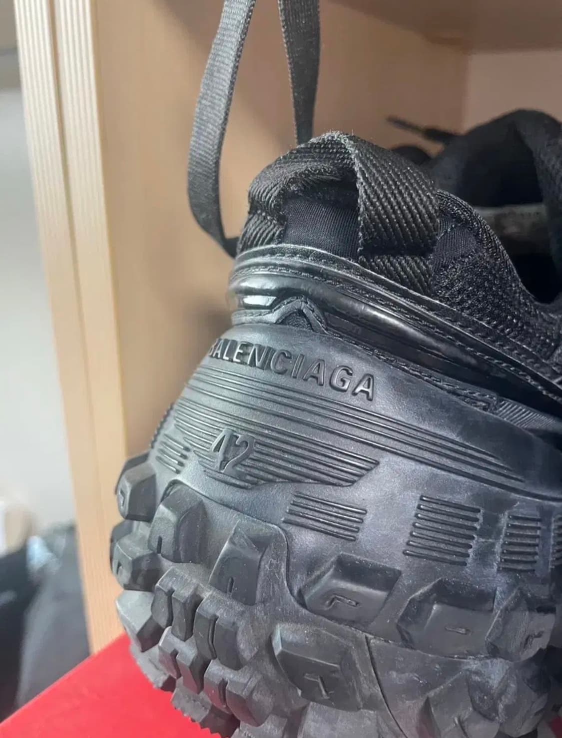 발렌시아가 디펜더 블랙 42size 극미중고 상품이미지2