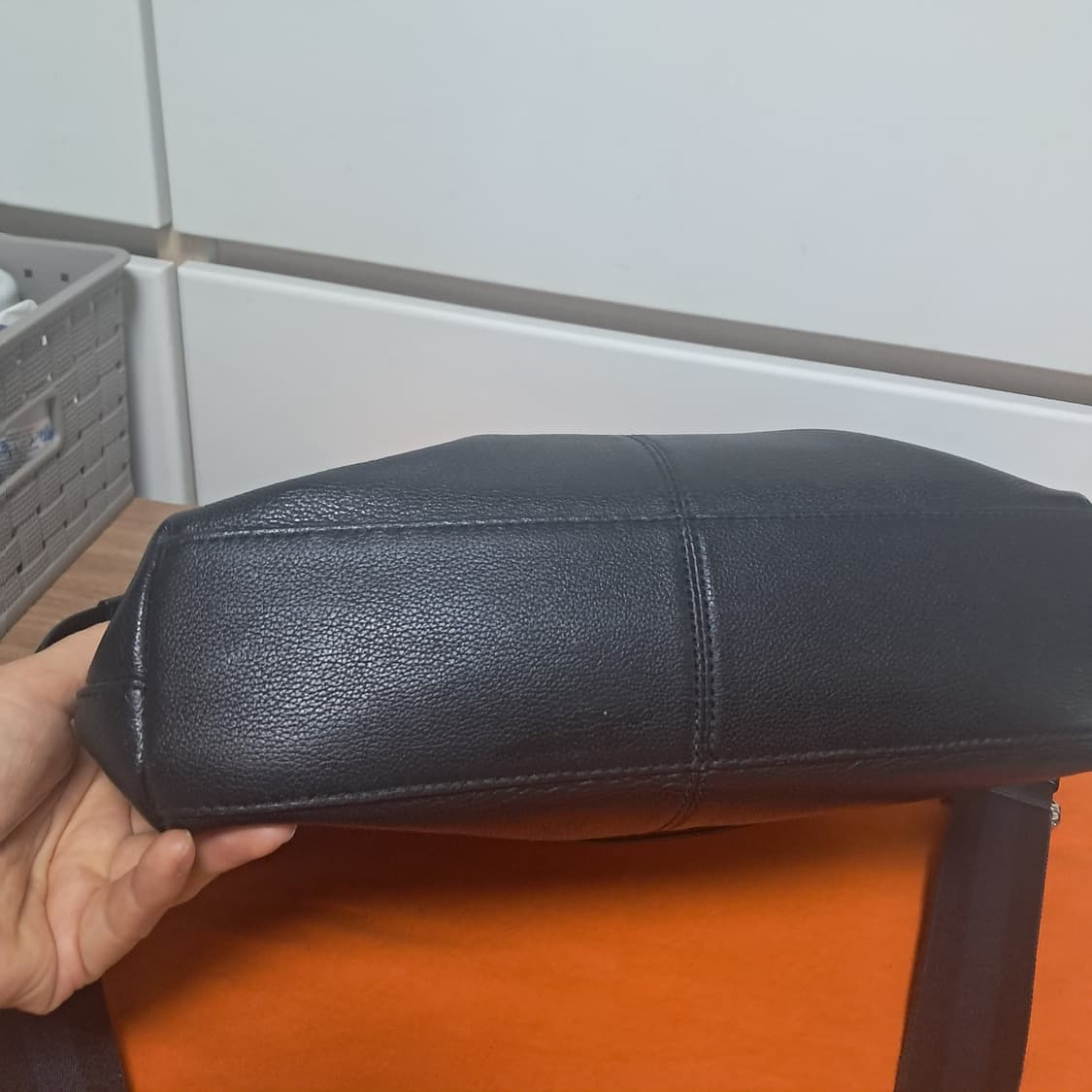 코치 남성 블랙 가죽 메신저 가방 크로스백 가방(남녀공용가능) 상품이미지6