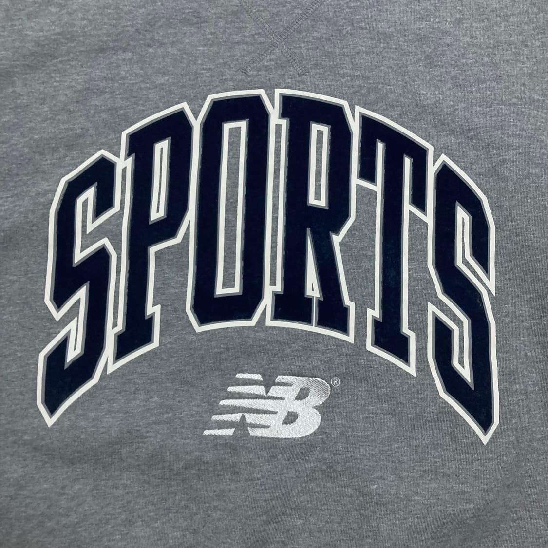 뉴발란스 스포츠 스펠아웃 빅로고 그레이 맨투맨 상품이미지2