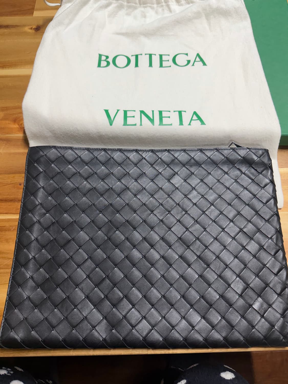 보테가베네타   하프 지퍼 파우치 클러치  상태 좋아요 상품이미지1