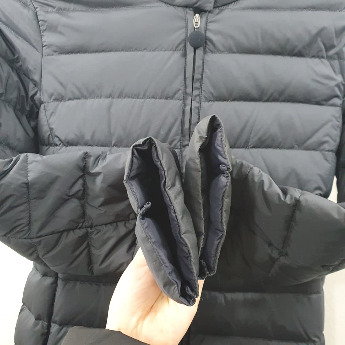 38 아르마니콜레지오니 여성 정품 덕다운 경량 패딩 점퍼 다크네이비 상품이미지4