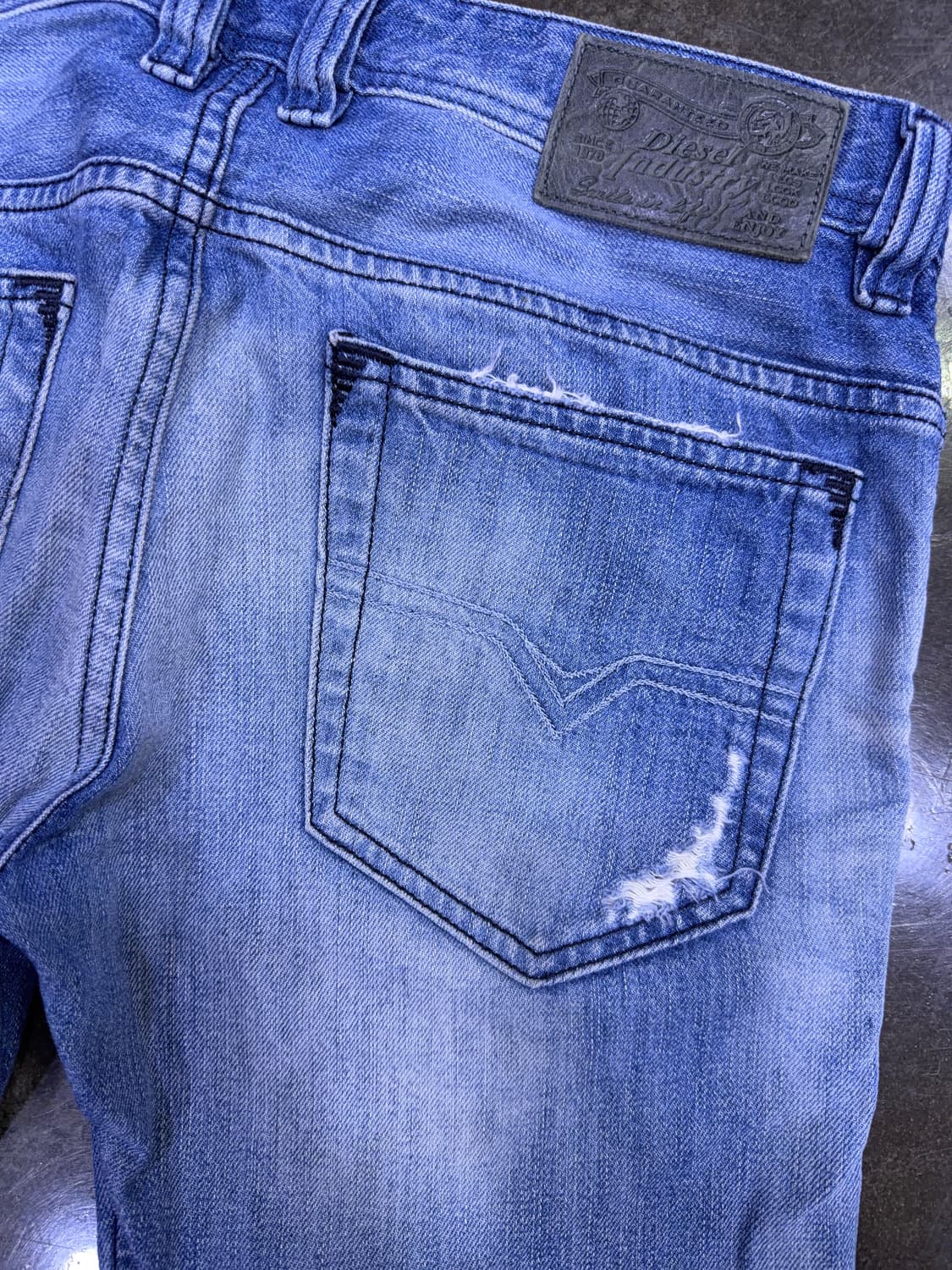 디젤 사파도 레귤러 슬림 스트레이트핏 빈티지 데님팬츠 28 상품이미지8