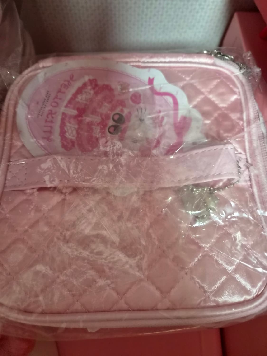 헬로키티 50주년 핑크 퀼팅 시리즈 베니티 파우치 상품이미지2