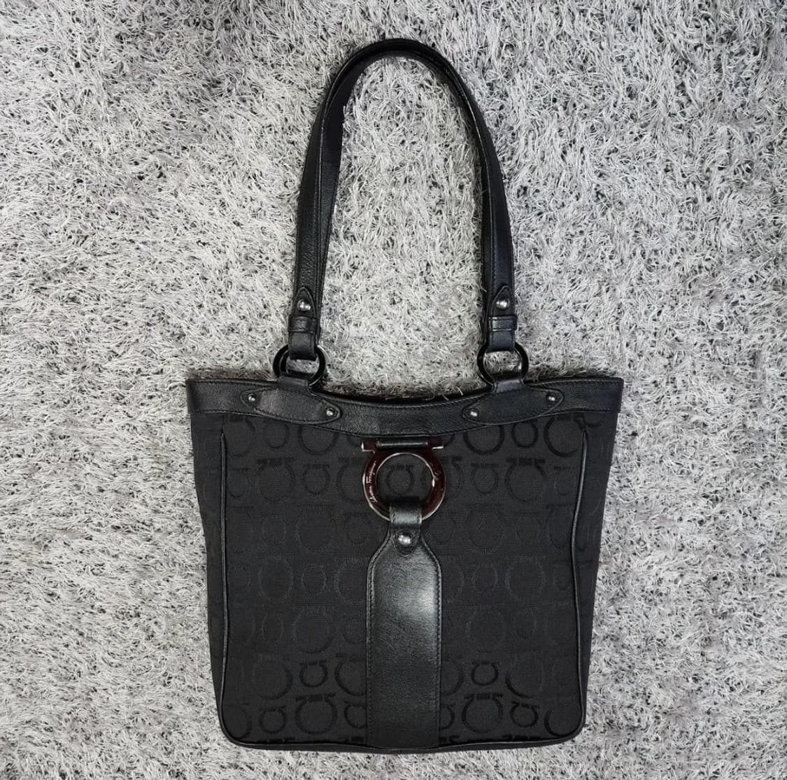 페라가모 자카드 숄더백 상품이미지1