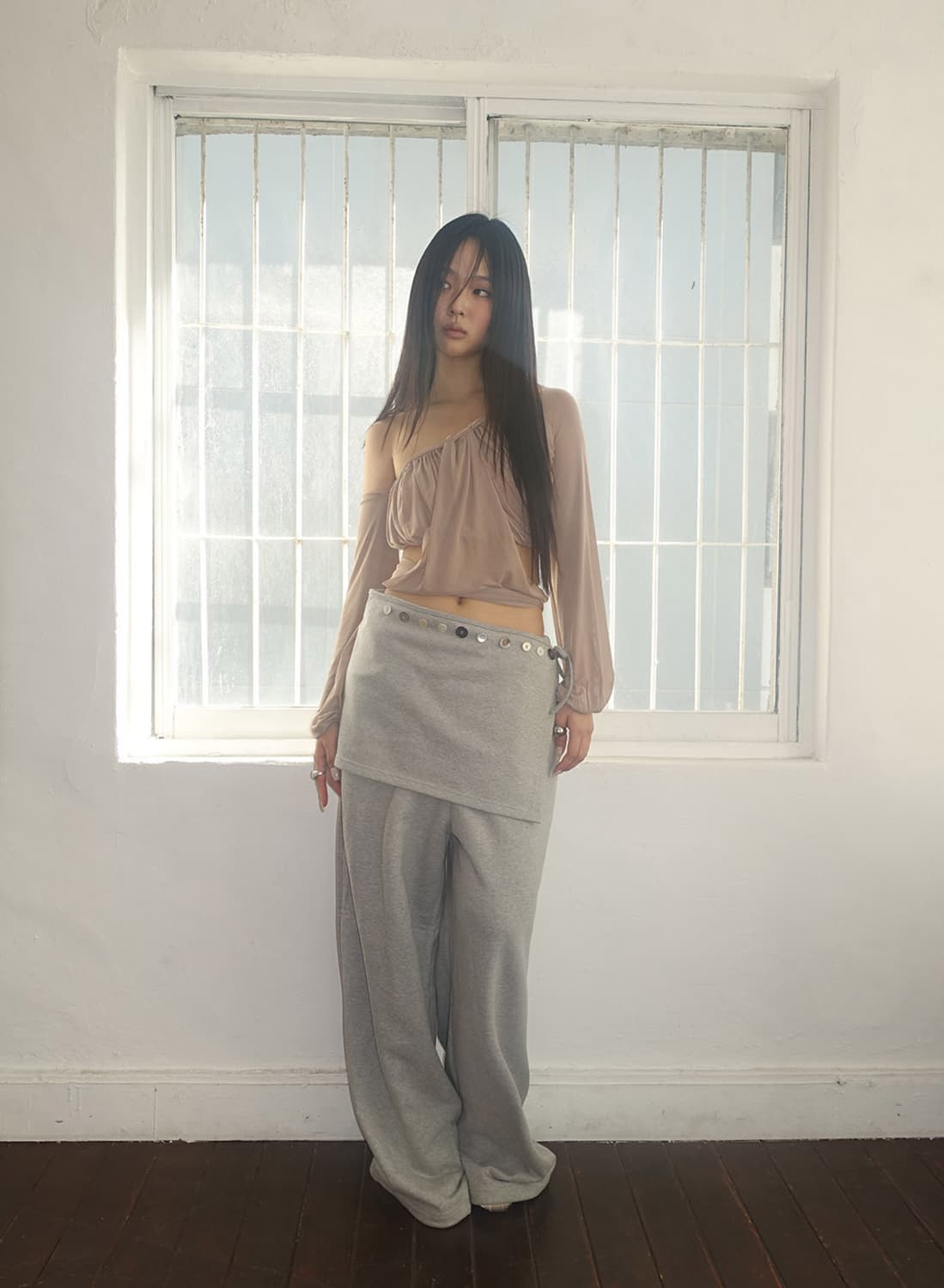 더에펠 셔링 언발 시스루 블라우스 상품이미지3