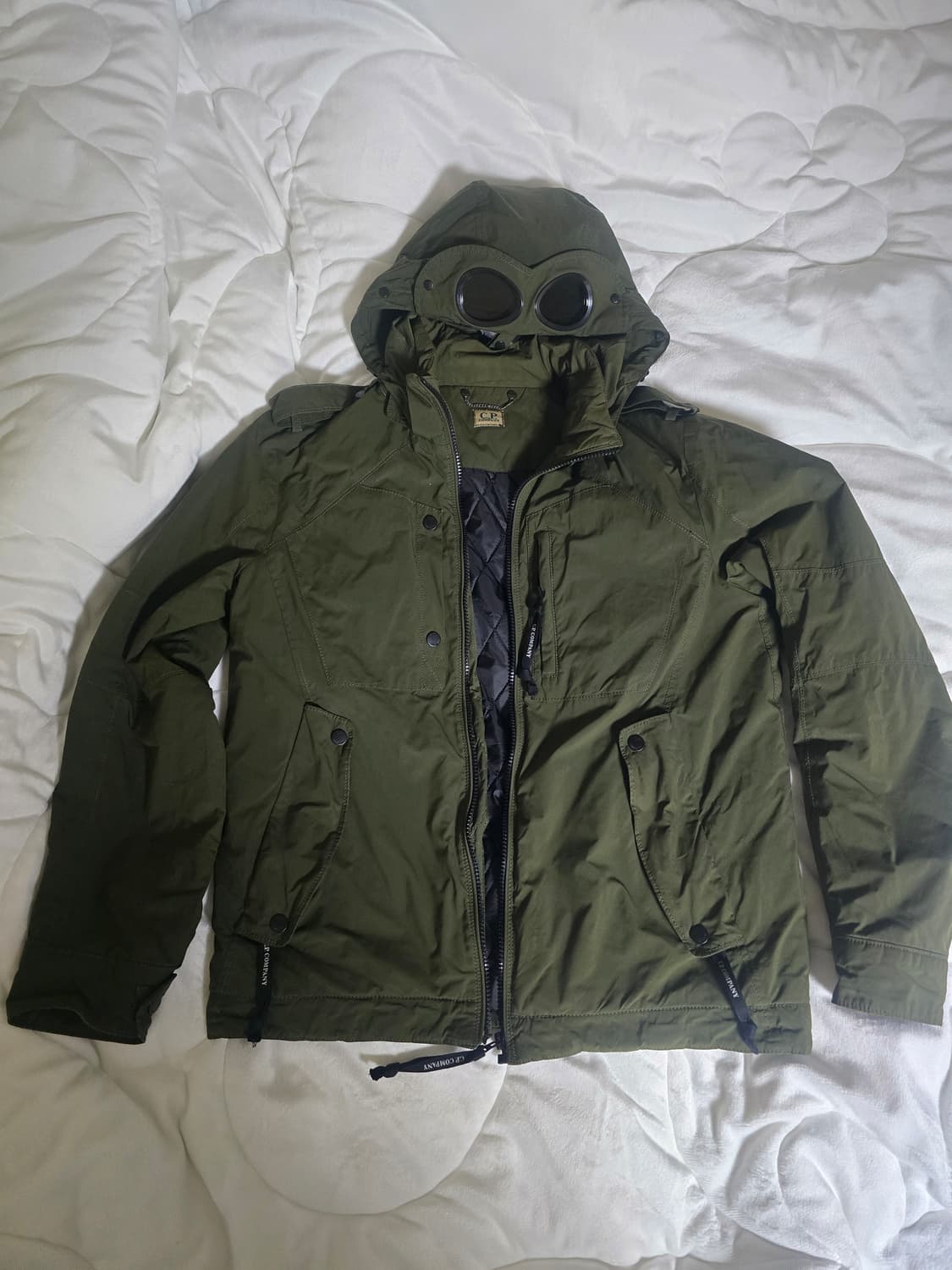 [국내정품] CP 컴퍼니 고글 후드 퀼팅 라이너 재킷 (카키/100) 상품이미지3