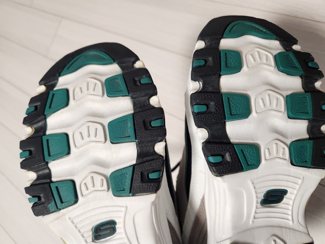 새상품급)스케쳐스 D'Lites 운동화 화이트/그레이 사이즈240

 상품이미지9