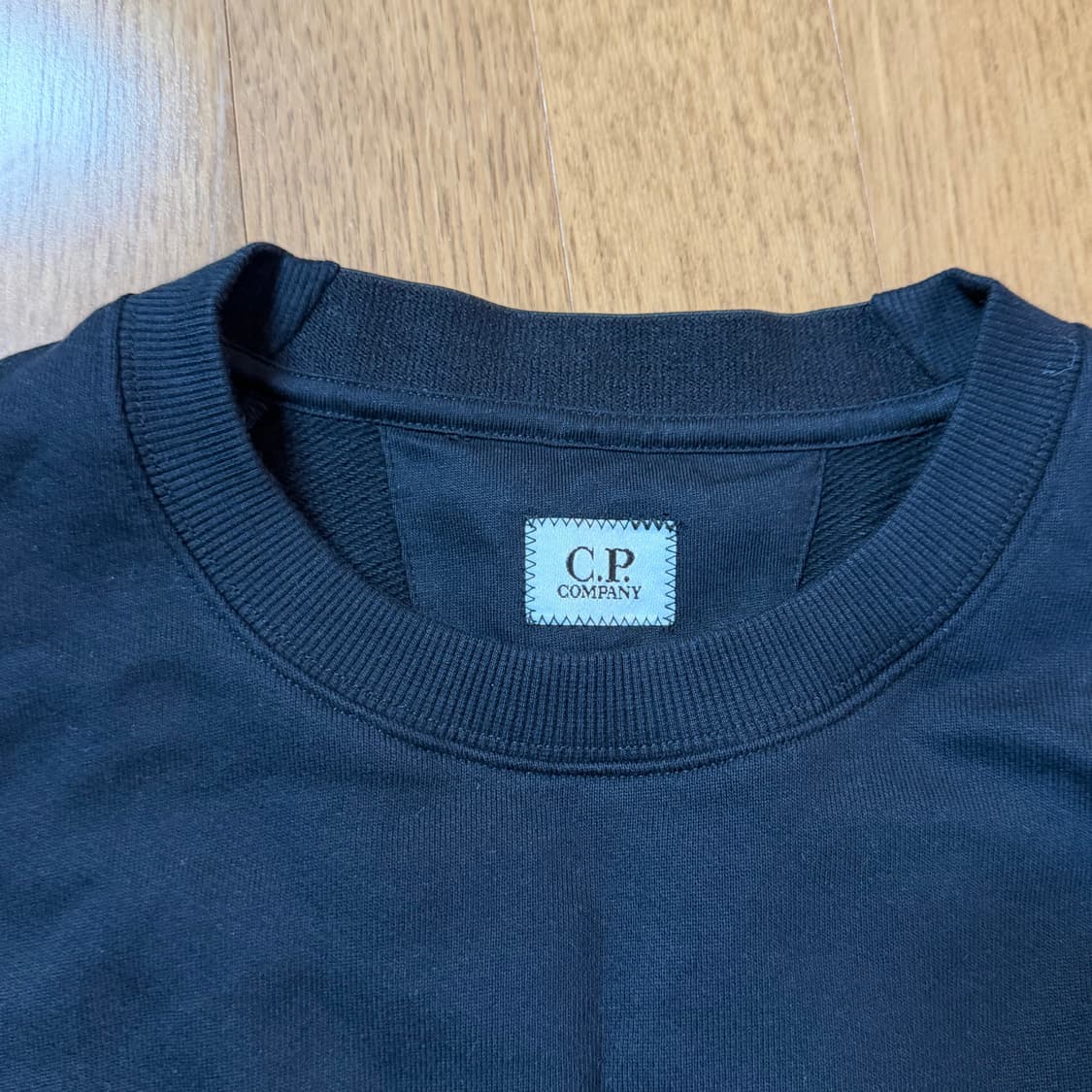 새상품) CP컴퍼니 렌즈와펜 맨투맨 (XL) 상품이미지2