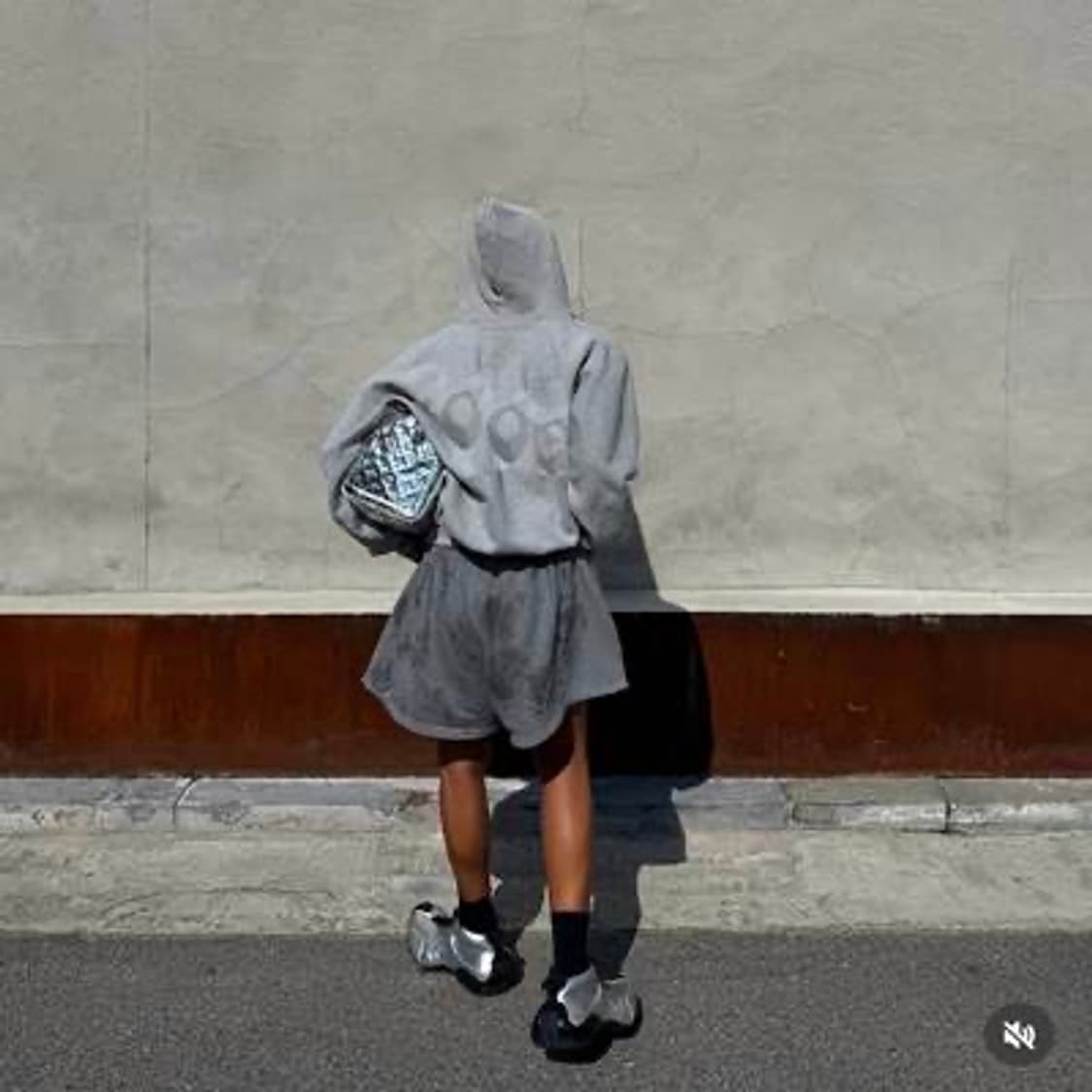 칸예 sznx 미니멀 크롭 오버핏 후디 집업 상품이미지1