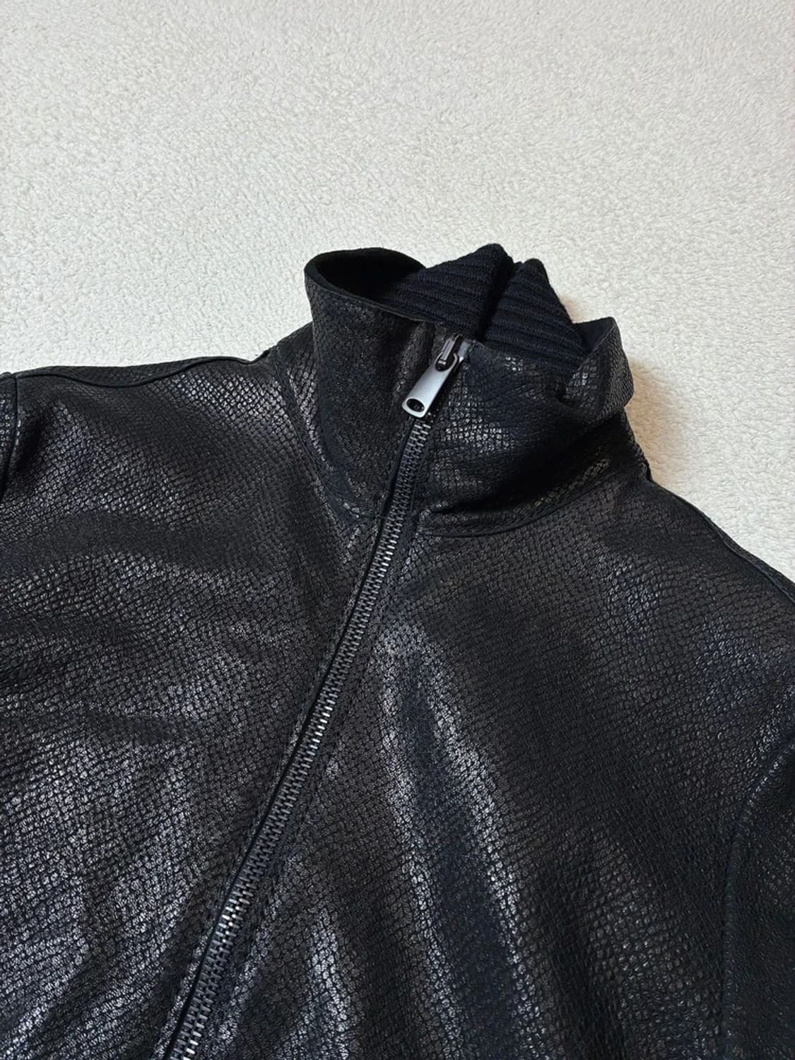 트랜짓 파이톤 가공 하이넥 양가죽 자켓 PN7694 상품이미지3