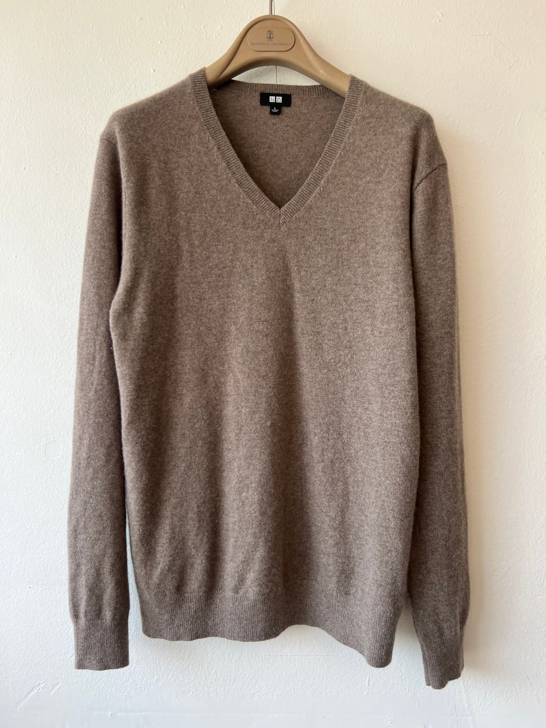 유니클로 남성 코코아브라운 캐시미어100니트 브이넥니트 상품이미지2